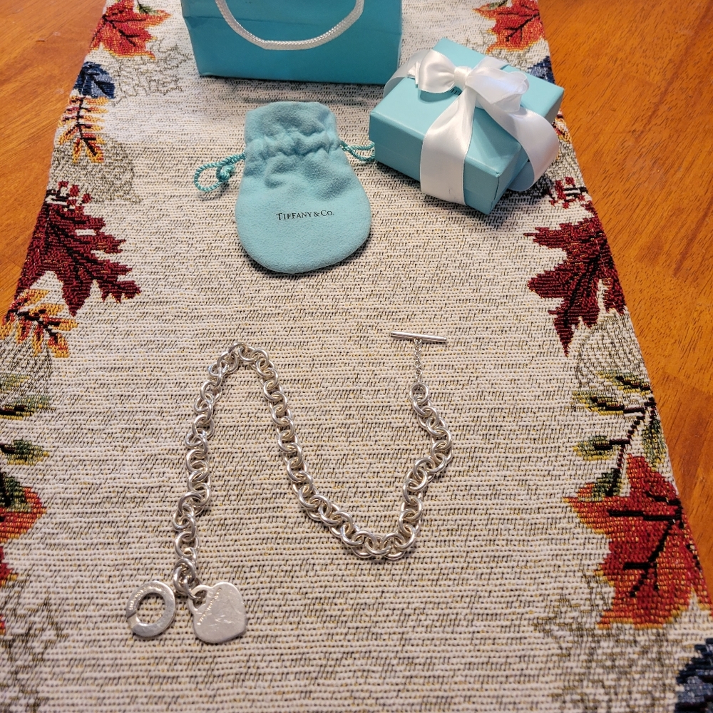 Authentic Tiffany's heart toggle necklace. 925 sterling silver , 15 inch chain.